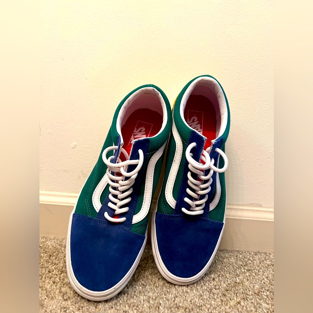 Size 10 “Yacht Club” van old skool - Picture 2 of 4